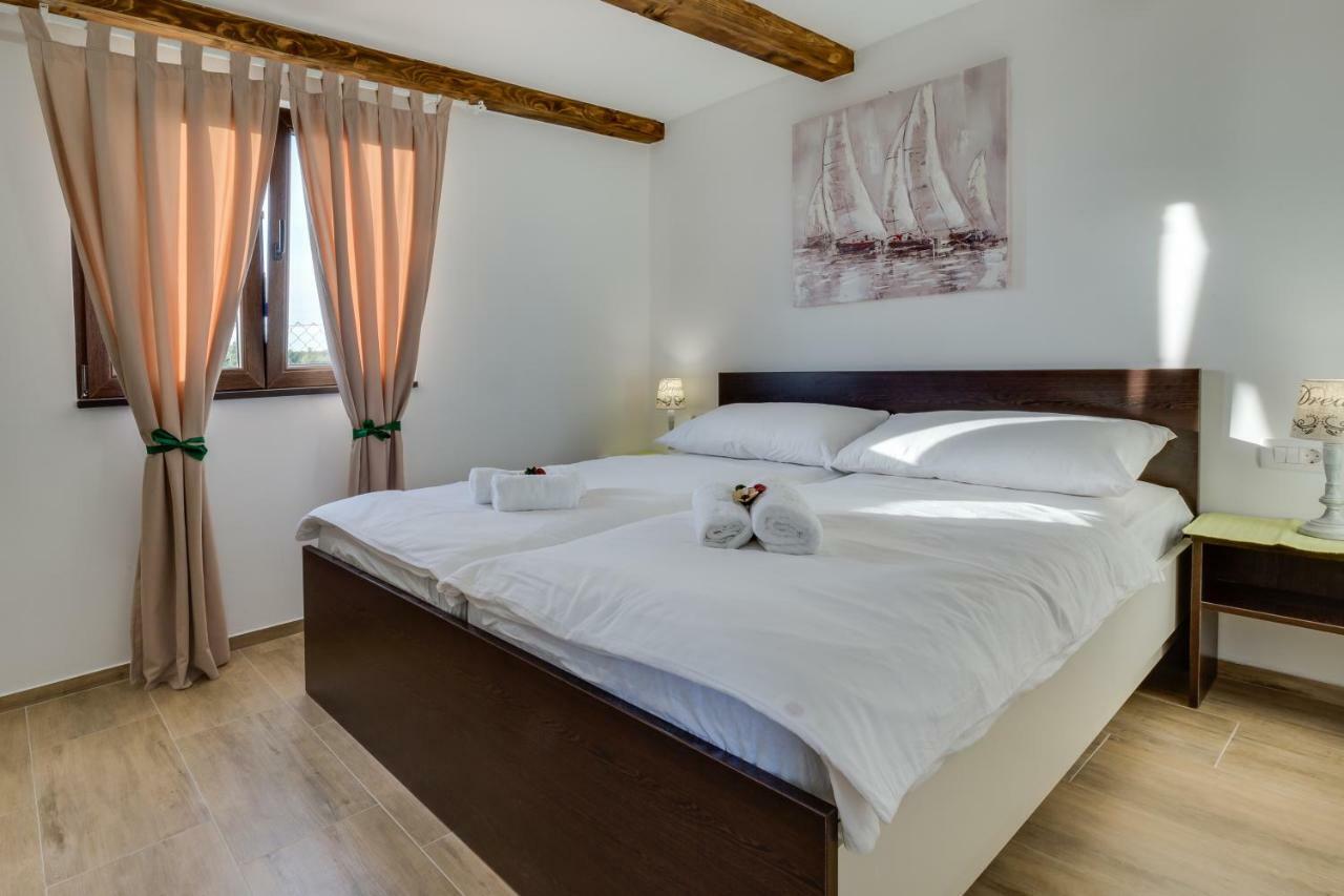 Mali Raj * Sveti Petar (Zadar)